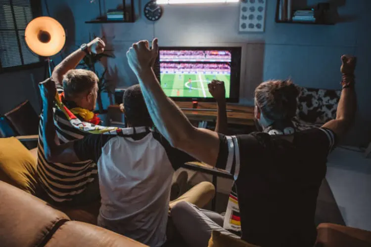 Bosan Nonton Sendirian? Ini Alasan Kenapa Home Theater Wajib Ada di Rumah!