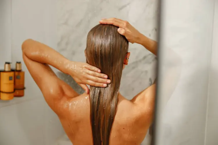 Rambut Rontok karena Styling Berat? Begini Perawatan Harian yang Bisa Kamu Lakukan