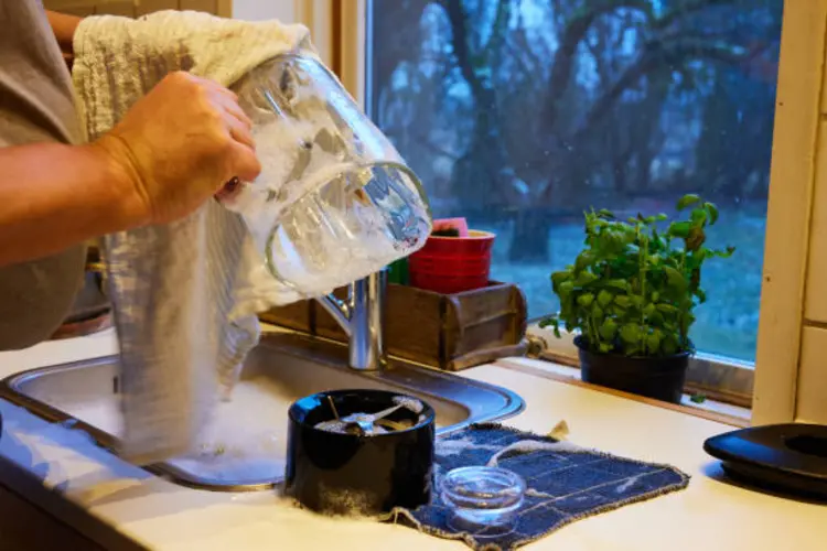 Blender Terasa Bau? Yuk, Intip Cara Membersihkan Blender yang Benar Supaya Tak Bau!