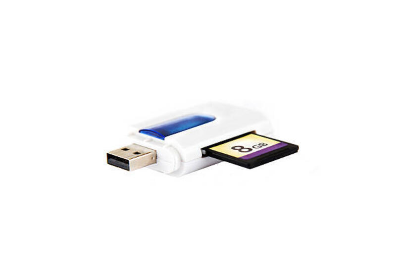 kartu memori & pembaca terisolasi - memory card reader potret stok, foto, & gambar bebas royalti