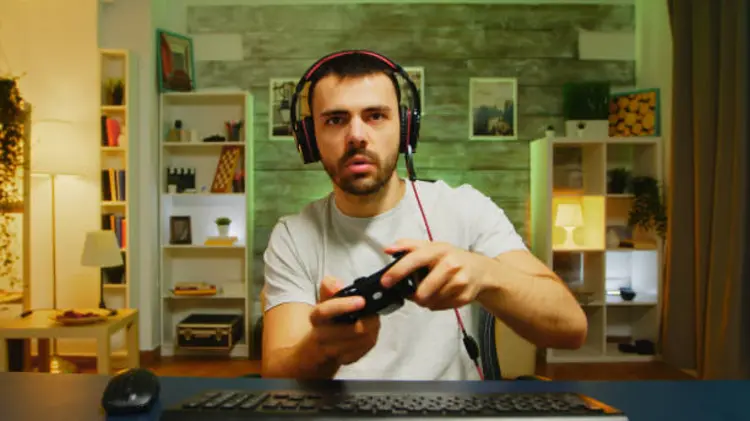 Risiko Pakai Headphone Gaming yang Nggak Nyaman dan Cara Pilih yang Aman Buat Kamu