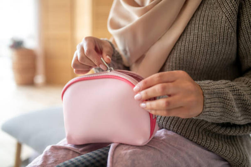 tampilan-atas-tas-kosmetik-makeup-untuk-wanita.jpg (612×408)