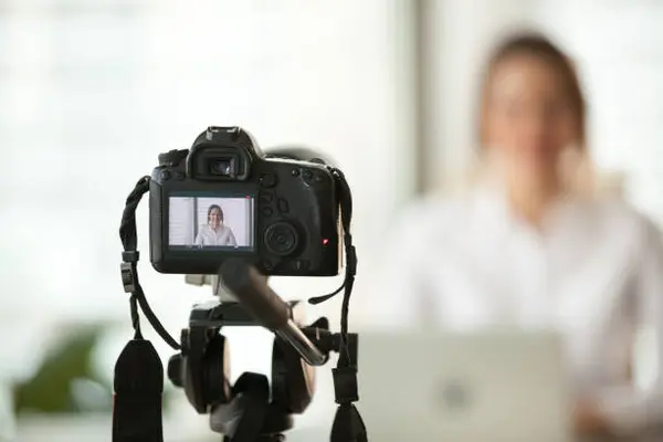 7 Cara Menggunakan Tripod Kamera agar Hasil Jepretan Nggak Goyang