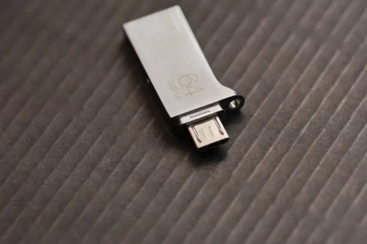 Memori HP Penuh? Gunakan Flashdisk OTG Sebagai Solusi Penyimpanan Ekstra!