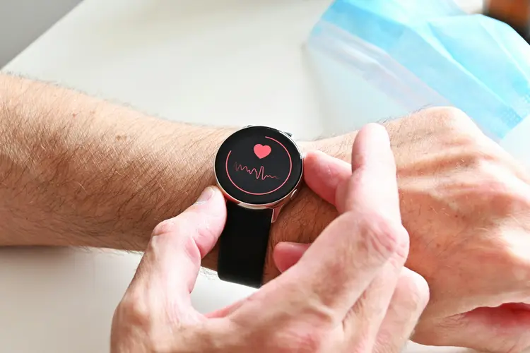 Simak! Mau Pilih Smart Ring Anti Ribet Atau Smartwatch Layar Jernih untuk Kesehatan Sehari?