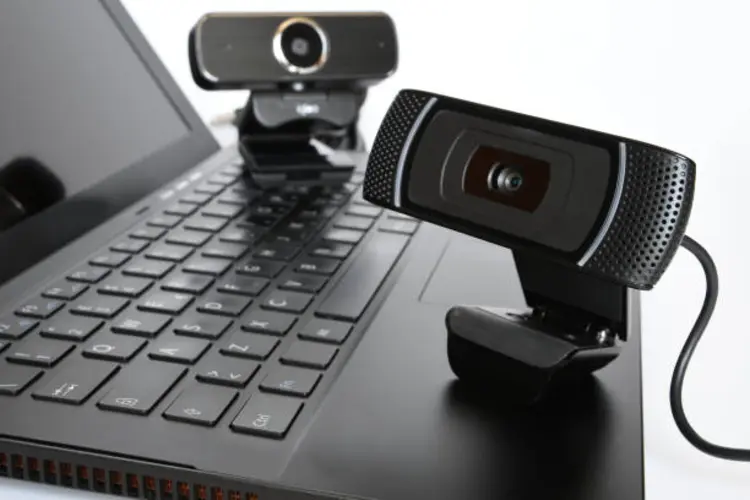 Apakah Webcam Eksternal Lebih Baik dari Bawaan Laptop?