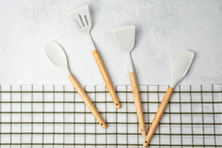 Apakah Spatula Silikon Aman untuk Masak dengan Wajan Teflon?