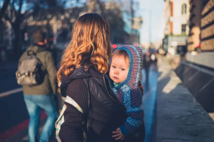 Anti Ribet! Ini Solusi Nyaman Membawa Bayi Bagi Orang Tua Baru