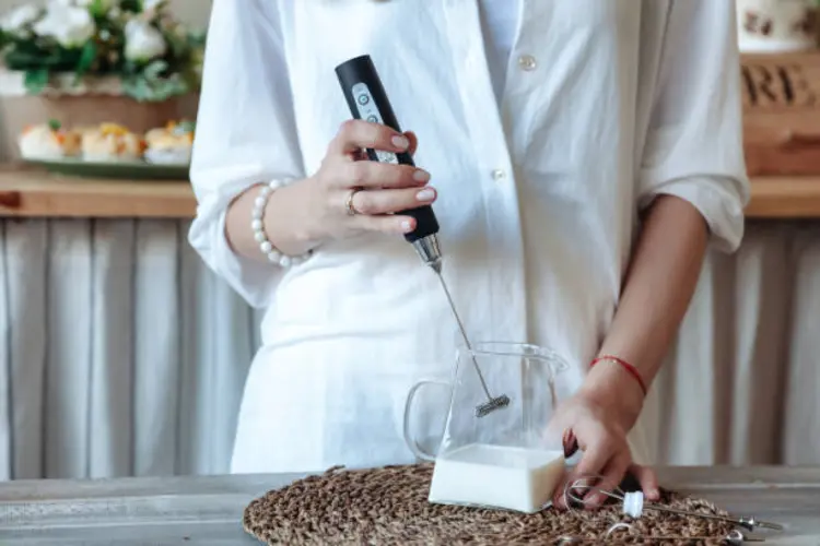 Bukan Cuma Bikin Kopi Estetik! Ini 3 Fungsi Milk Frother yang Jarang Diketahui