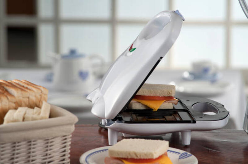 pemanggang-roti-dengan-sandwich-keju.jpg (612×407)