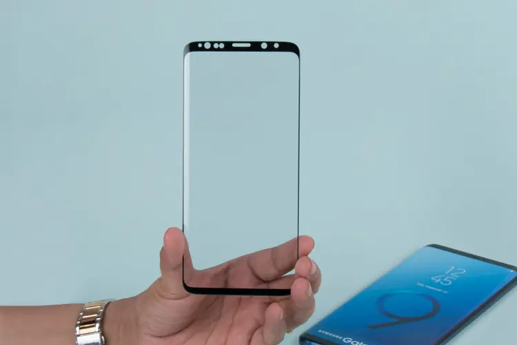 Privasi Online Aman! Begini Cara Pakai Pelindung Layar Terbaik!