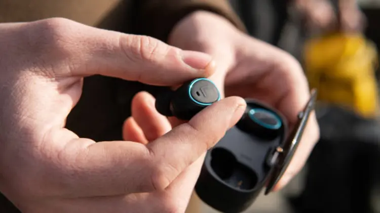 Trik Menghemat Baterai Earphone Wireless Agar Tahan Lebih Lama