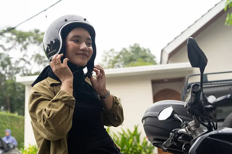 5 Tips Memilih Helm Bogo untuk Cewek Agar Nyaman dan Stylish