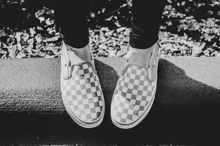 Tinggal Selip, Langsung Stylish! Kelebihan Sepatu Slip On yang Jarang Dibahas