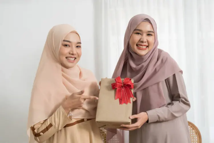 Ide Kado untuk Hijaber, Ini 5 Barang yang Pasti Kepakai