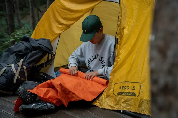 Pendaki Pemula Wajib Tahu! Tips Melipat Sleeping Bag Biar Gak Gagal Packing