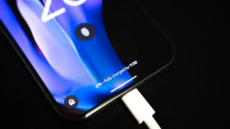 Amankah Fast Charging untuk Baterai iPhone Lama? Pilih Adapter Type-C MFi Wajib Ini
