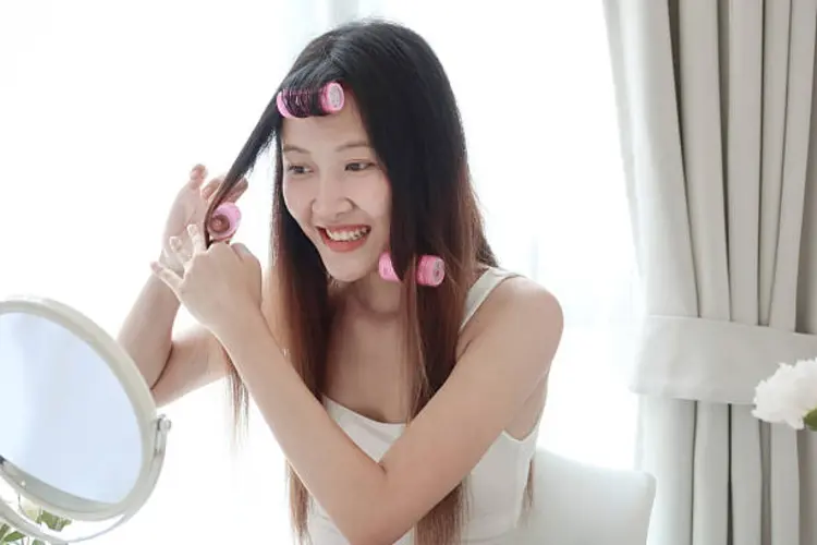 Cara Menggunakan Roll Rambut untuk Hasil Blow Salon di Rumah