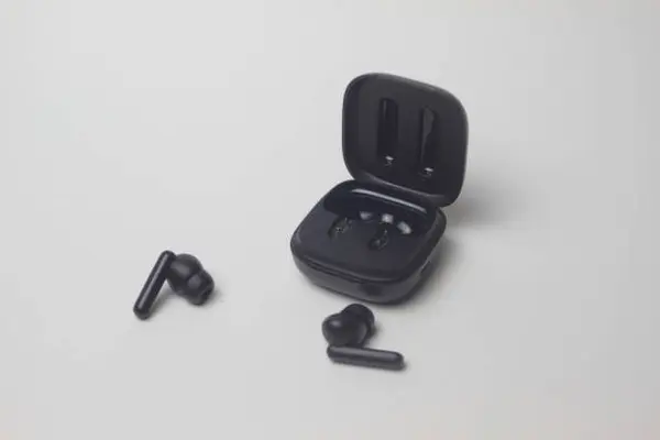 Apakah TWS Wireless Aman untuk Kesehatan Telinga?