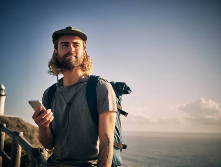 Suka Traveling, Bro? Kamu Wajib Punya Alat Grooming Portable Biar Tetap Rapi dan Keren di Mana Pun!