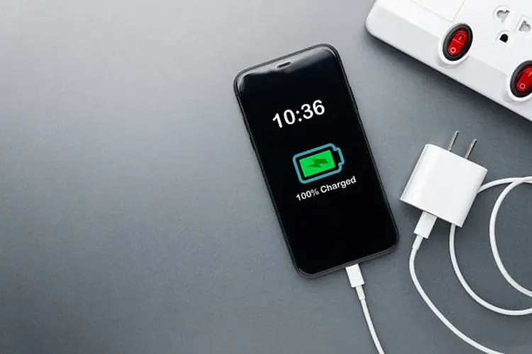 Wajib Tahu! Lindungi Gadget Mahal dari Tegangan Listrik Luar Negeri