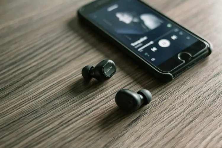 Pendengaran Kamu Dalam Resiko! Earphone ANC Adalah Solusi Dengar Musik Di Volume Aman