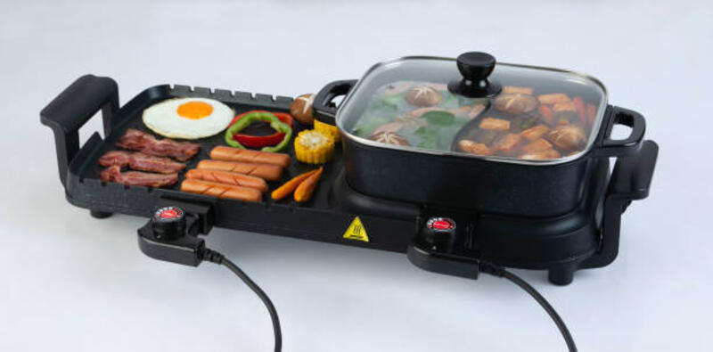 kompor panggangan listrik serbaguna dengan makanan terisolasi - electric grill potret stok, foto, &amp; gambar bebas royalti