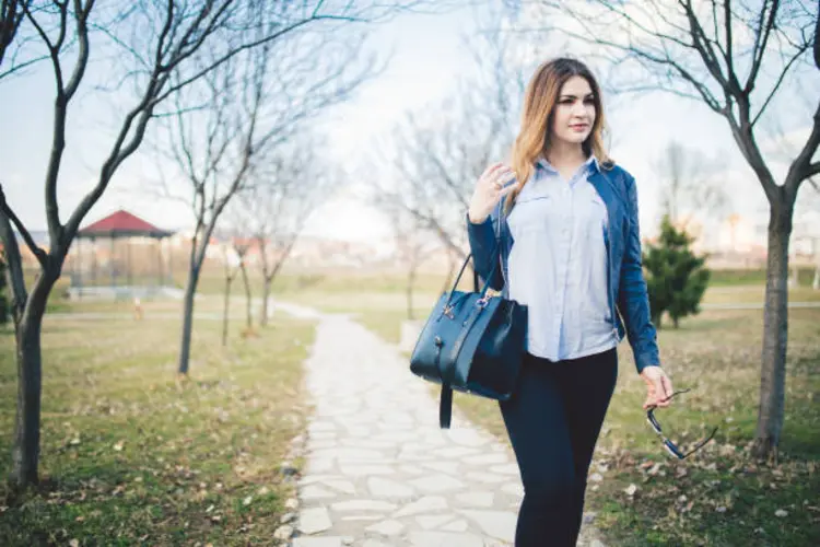 Tote Bag Kuliah dan Kerja, Pilih yang Kapasitas Besar Tapi Tetap Stylish