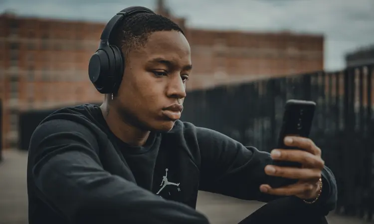 SONY CH520 VS Soundcore Q20i, Mana yang Jadi Headphone Kerja Andalan Biar Nggak Berisik Seharian?