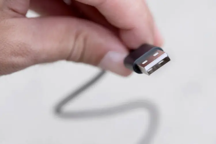 Kenapa Sekarang Kamu Wajib Bawa Kabel Data ke Mana Mana