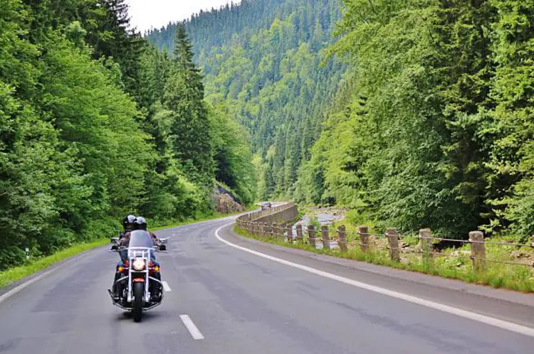 4 Tips Touring Motor Jarak Jauh agar Perjalanan Nyaman dan Tanpa Ribet