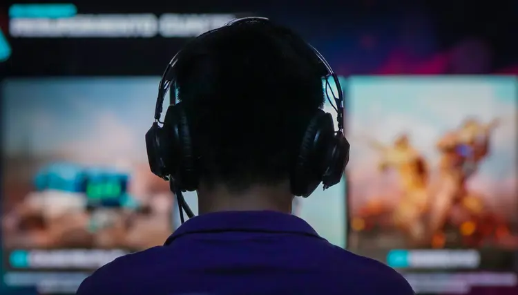 Telinga Aman Suara Mantap, Rahasia Headphone Gaming yang Nyaman Dipakai Lama