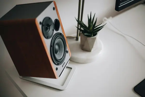 Mana Pilihan Terbaik untuk Audio Anda? Speaker Kabel vs. Speaker Bluetooth?