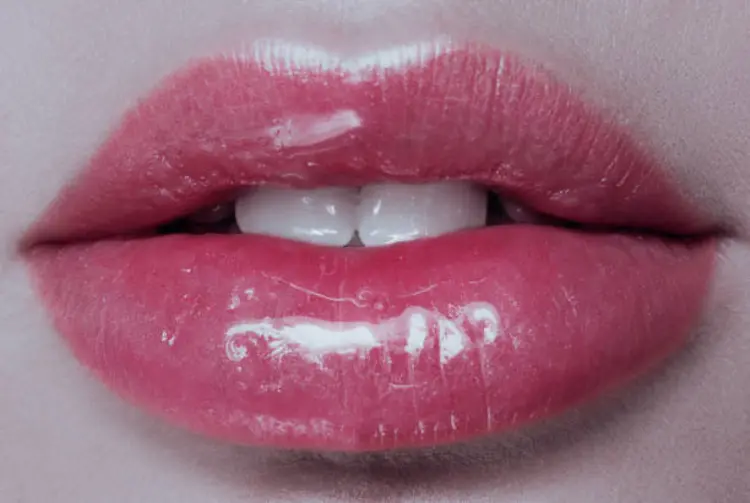4 Fakta Lip Serum yang Bantu Bikin Bibir Sehat dan Lembap