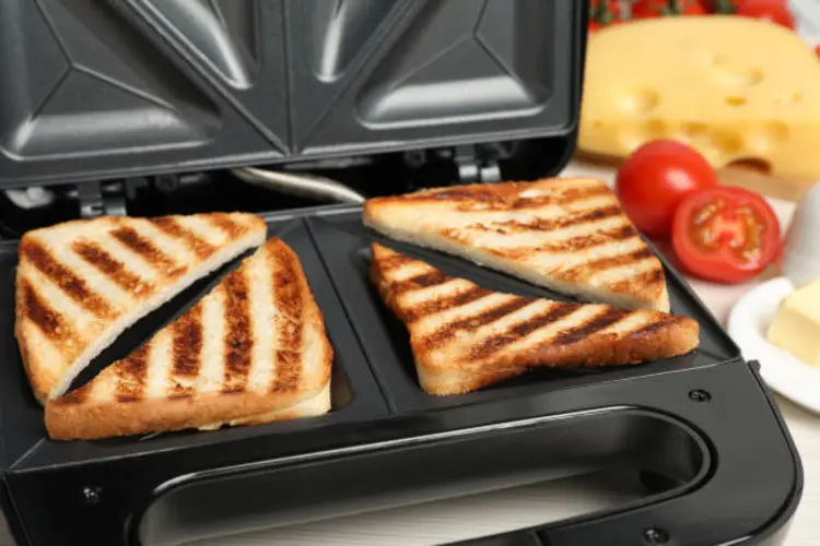 Fungsinya Bukan Cuma Roti Panggang, Toaster Ternyata Alat Ajaib Buat Anak Kos!