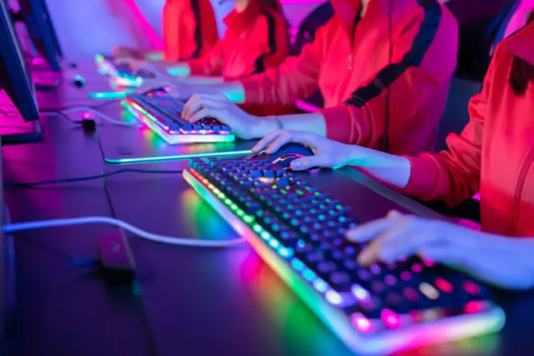 6 Alasan Kenapa Para Gamer Suka Pakai Keyboard Gaming RGB, Apa Manfaatnya?