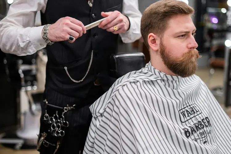 Bukan Cuma Alat Pengering Rambut, Tapi Senjata Styling Utama Pria