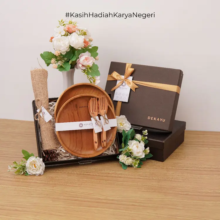Dekayu - Hampers Damai | Hampers Pernikahan | Kado Ulang Tahun | Gift Wisuda