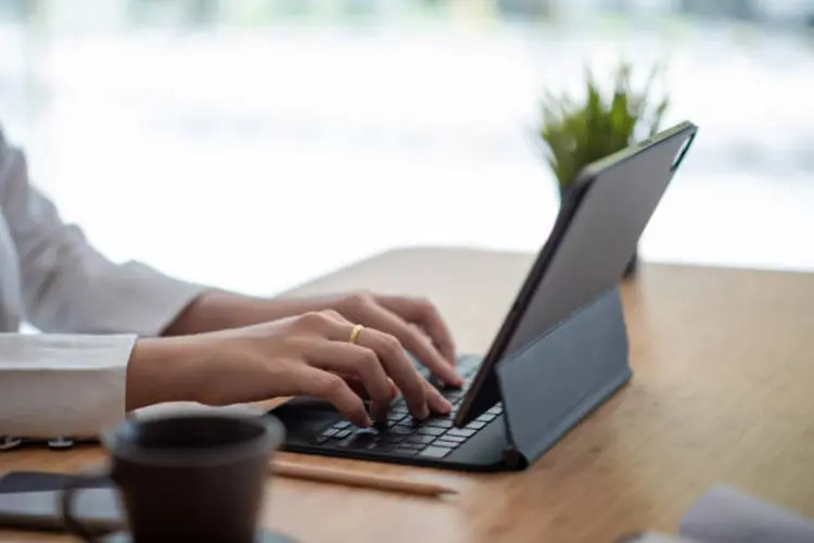 Rahasia Mengubah Tablet Jadi Pengganti Laptop Secara Efektif