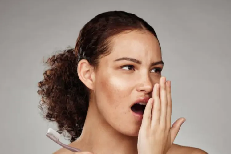 5 Tips Hilangkan Bau Mulut Permanen