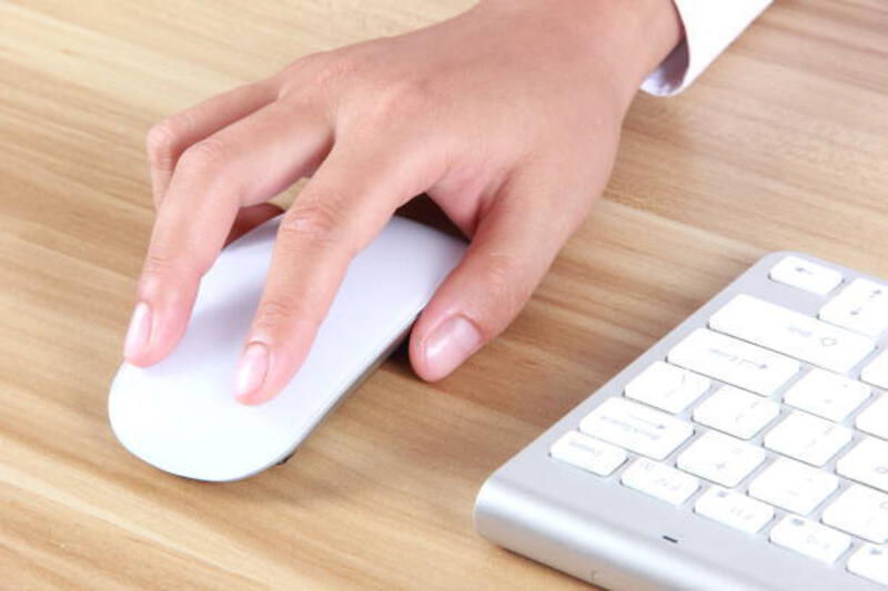 mengetik-tangan-wanita-dengan-keyboard.jpg (612×408)