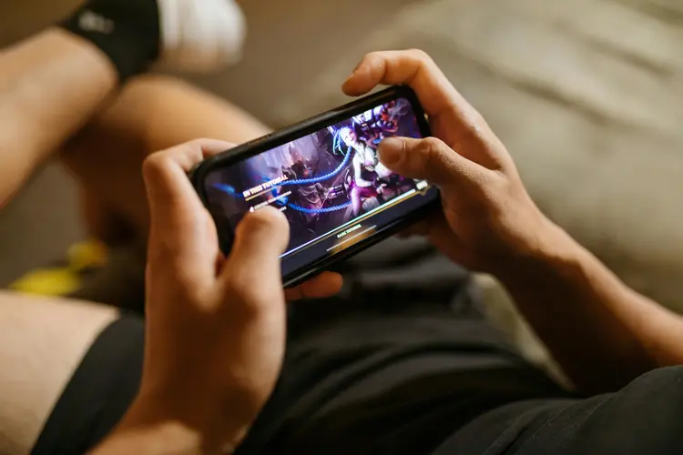 Siapa Kuat Main Maraton? Adu Daya Tahan dan Pendinginan Samsung S25 Ultra vs. iQOO Neo 10