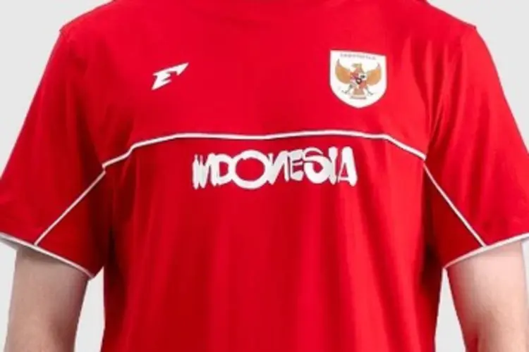 Kaus Timnas Wajib Jadi Streetwear! Cara Keren Mix and Match Official Merchandise