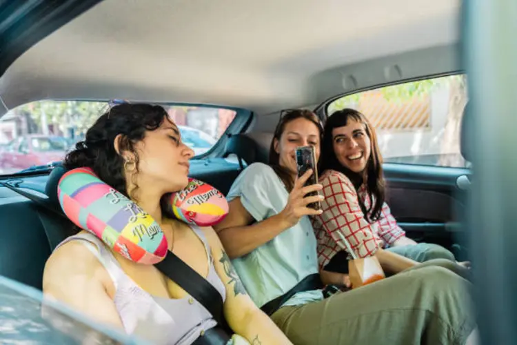 5 Ide Kado Kaum Jompo, Buat Teman Muda yang Dikit-Dikit Ngeluh Soal Badannya