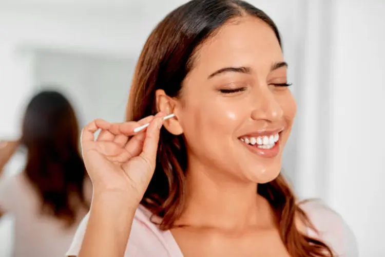 Cara Korek Kuping Aman Supaya Tidak Cedera dan Tetap Higienis