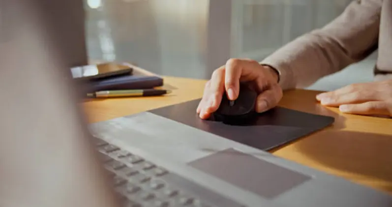 Sering Kerja di Perpustakaan? Pakai Mouse Silent Click Biar Gak Ganggu Orang Lain!