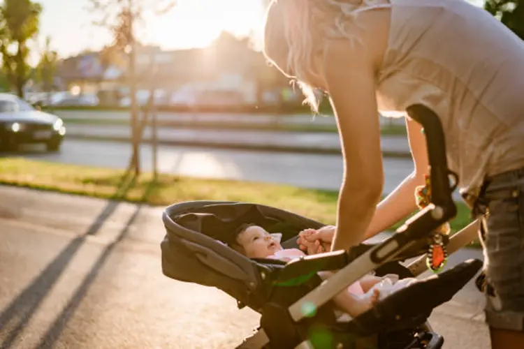 Moms, Perhatikan 5 Hal Ini Sebelum Membeli Stroller Bayi