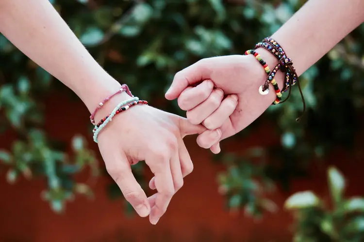 Gelang Mana yang Cocok Buat Kamu? Temukan Gaya Sesuai Kepribadianmu!