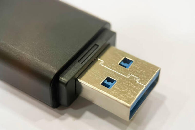 usb 3.0 flash drive close-up. - flashdisk usb 3.2 potret stok, foto, & gambar bebas royalti