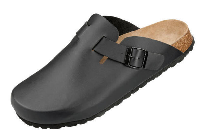 closeup bakiak hitam yang diisolasi pada latar belakang putih - leather clogs potret stok, foto, & gambar bebas royalti